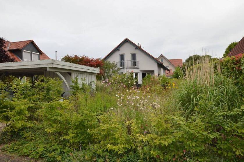 schönes freistehendes Einfamilienhaus mit Carport