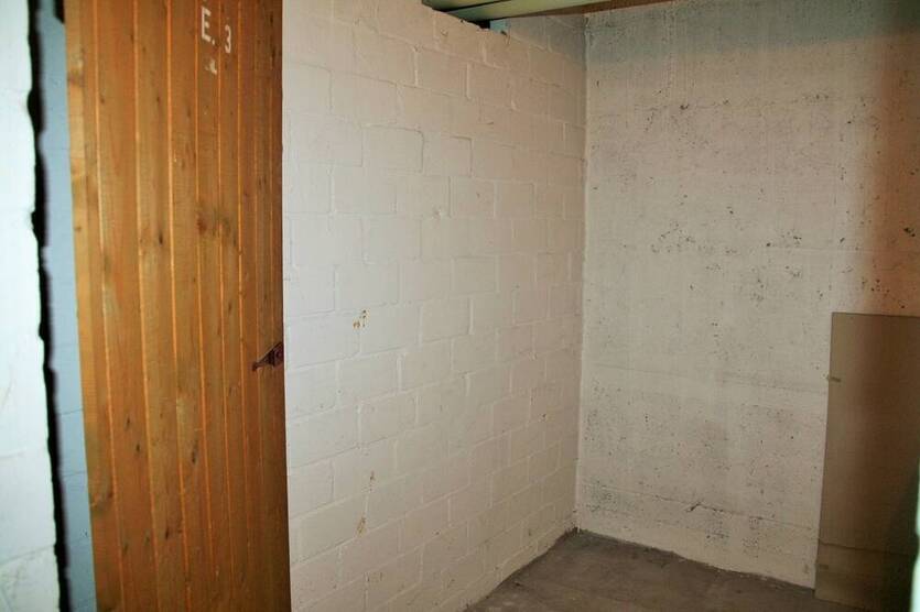 Neuer Preis ..... 2 Zimmer, Balkon plus Garage ... !!!