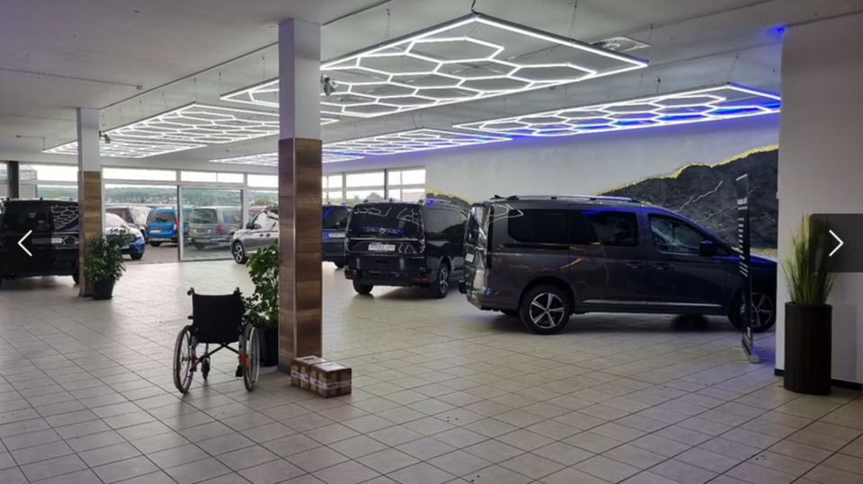 Top AutohausGewerbefläche ca. 1.000 m² + optional 2.185 m² HallenWerkstattfläche in guter Lage von Salzgitter-Bad zimmer