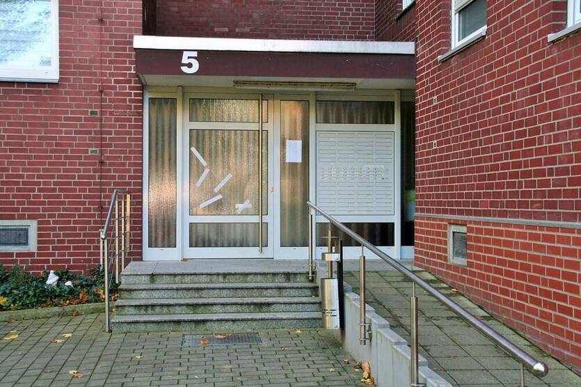 Neuer Preis ..... 2 Zimmer, Balkon plus Garage ... !!!