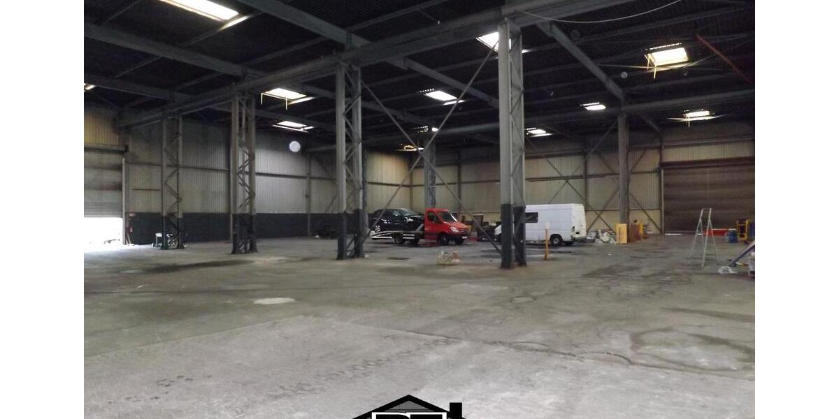 Top AutohausGewerbefläche ca. 1.000 m² + optional 2.185 m² HallenWerkstattfläche in guter Lage von Salzgitter-Bad zimmer