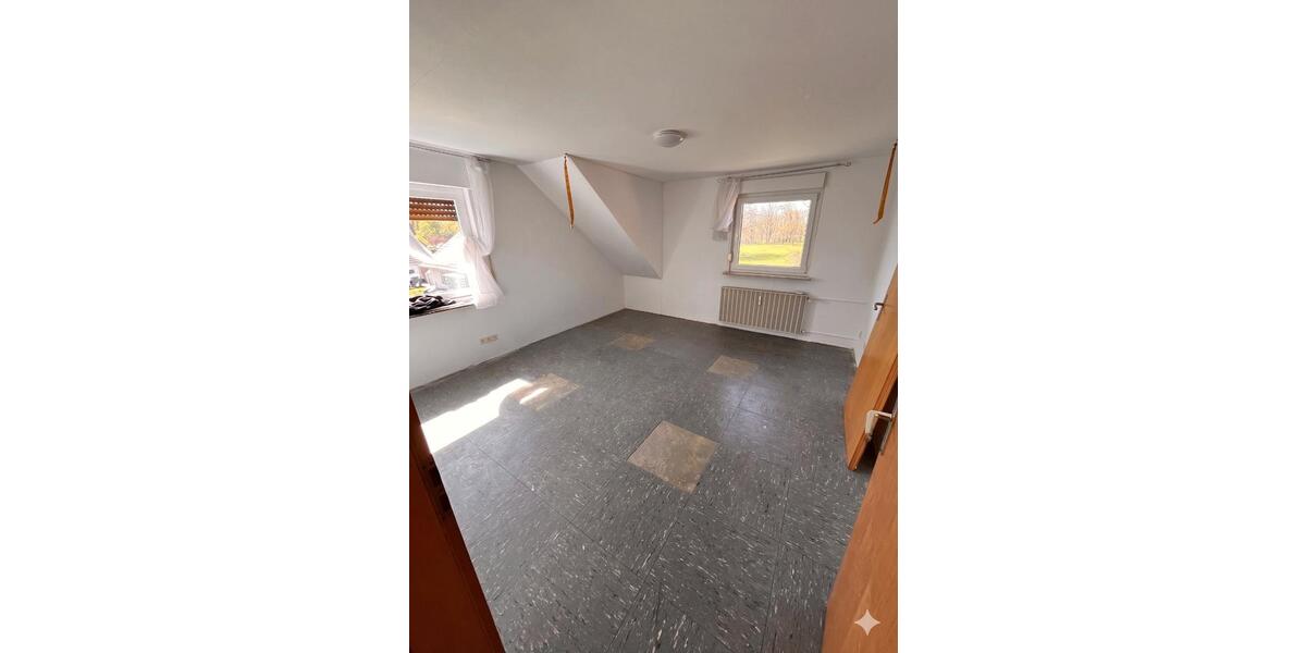 Dachgeschoßwohnung Edemissen - 4 Zimmer, 120 m&sup2;, 890&euro; | Angebot:26401437