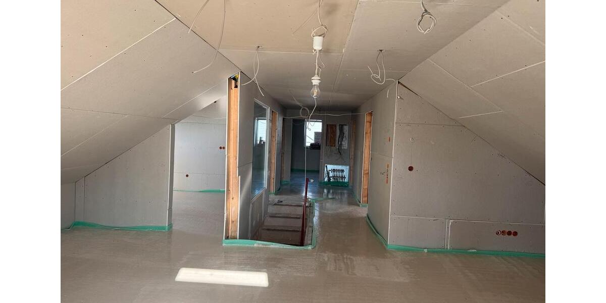 Dachgeschoßwohnung Braunschweig Wabe-Schunter-Beberbach - 4 Zimmer, 1.150&euro; | Angebot:22239847