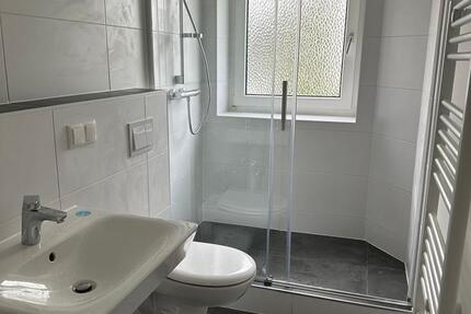 Wir haben für Sie saniert. Wohnung mit Balkon und Blick ins Grüne. 3 zimmer