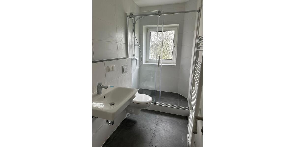 Wir haben für Sie saniert. Wohnung mit Balkon und Blick ins Grüne. 3 zimmer