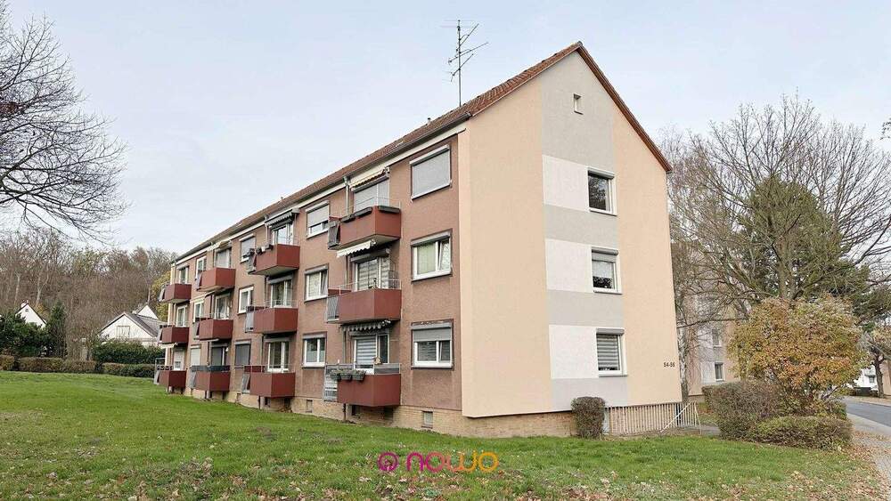 Modernisierte Erdgeschoss-Eigentumswohnung mit Balkon, Einbauküche und Garage in Salzgitter-Thiede 3 zimmer