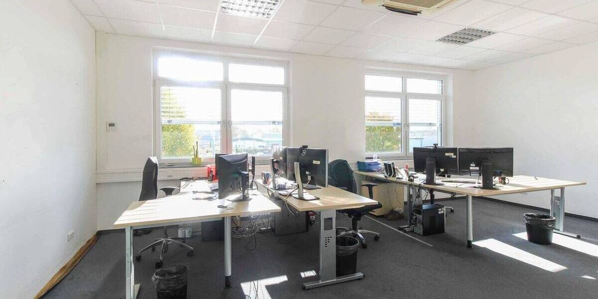 Moderne und sehr gepflegte Büro- und Produktionsimmobilie in beliebter Gewerbelage von Hildesheim zimmer