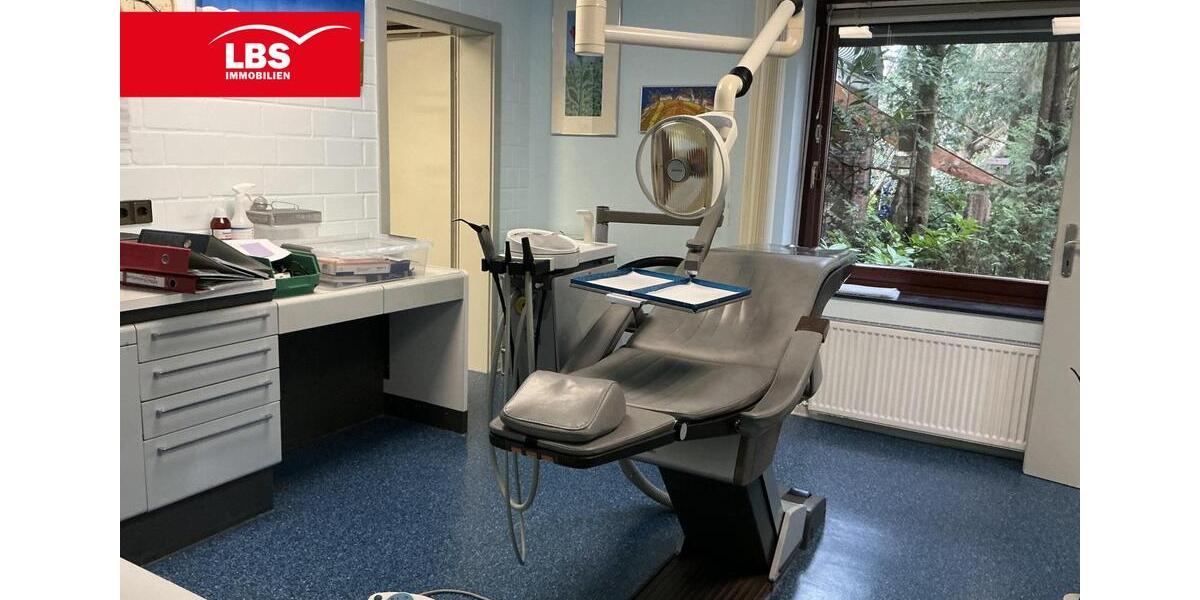 Zahnarztpraxis mit großzügiger Fläche zimmer
