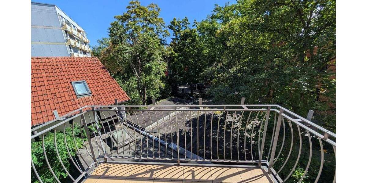 Innenstadtnahe 5-Zimmer Altbau Wohnung im 2. OG mit Balkon, Stuck und Parkett - Provisionsfrei 5 zimmer