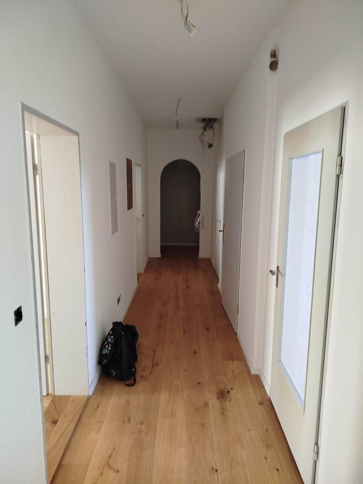 4 Zi. + Kü + Bad, ca. 100 m², 1. OG, renoviert, optional Garage