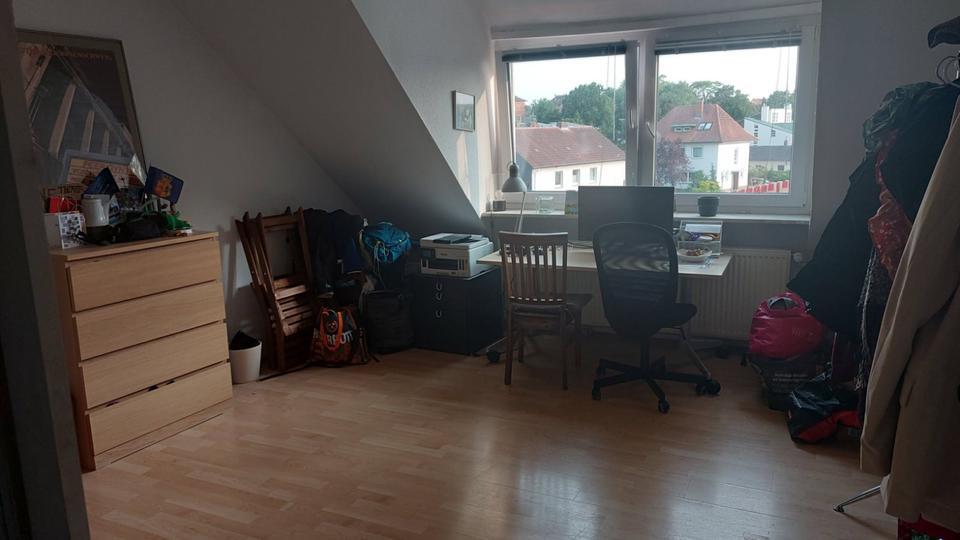 möblierte DG-Wohnung zur befristeten Untermiete
