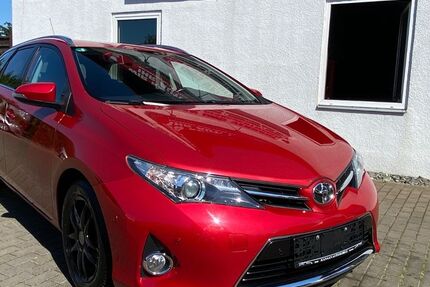 Toyota Auris 182.000 km 5.950 &euro; Goslar 38644
