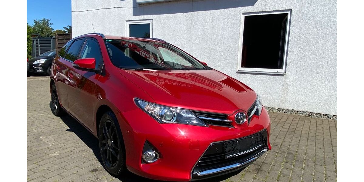 Toyota Auris 182.000 km 5.950 &euro; Goslar 38644