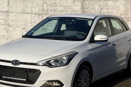 Hyundai i20 70.120 km 7.490 &euro; Salzgitter 38226