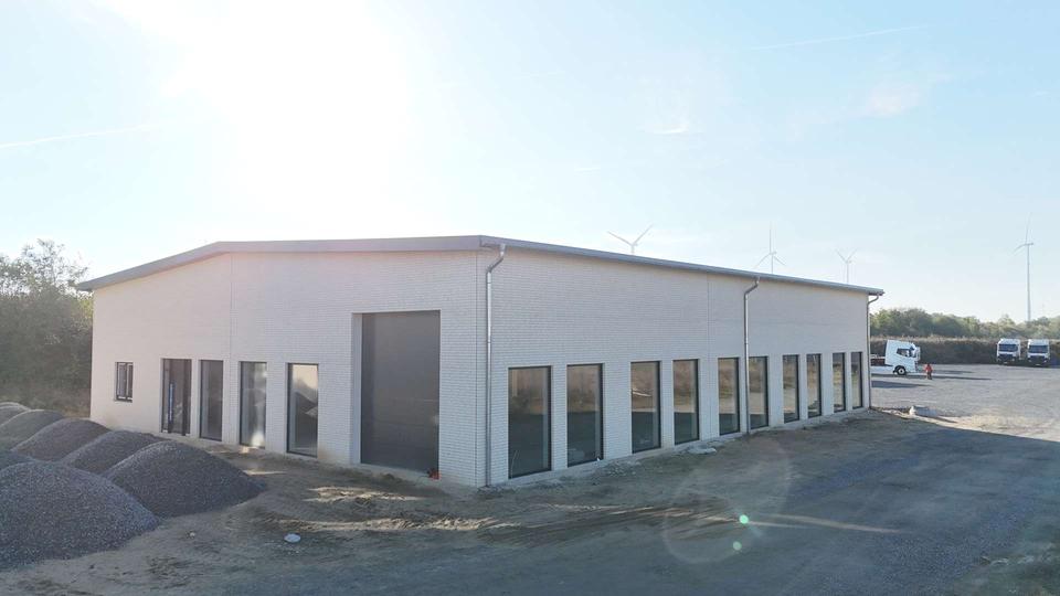 Gewerbe-KFZ-Halle – modern und ideal für PKWs und LKWs oder als Prüfstelle! zimmer