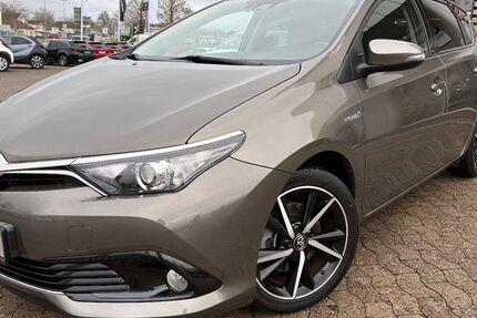 Toyota Auris 97.100 km 14.990 &euro; Hildesheim 31137