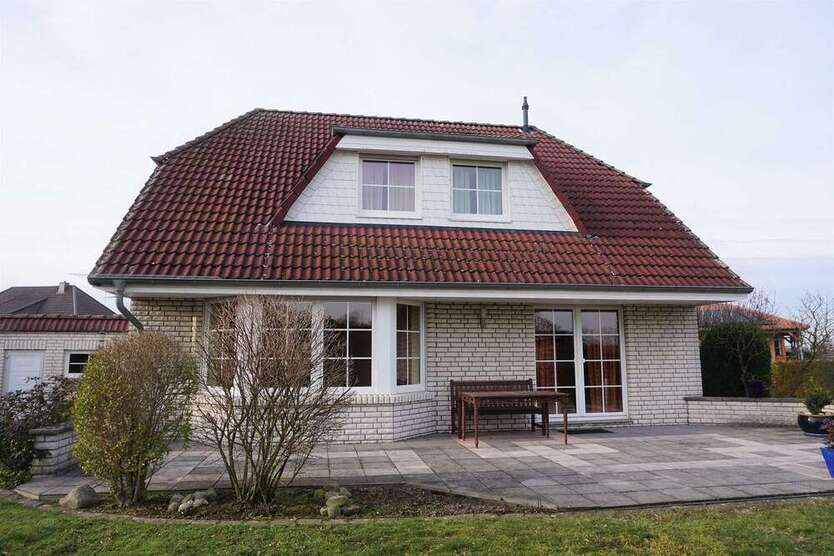 Haus zum Mieten in Peine 1.400 € 135.31 m²