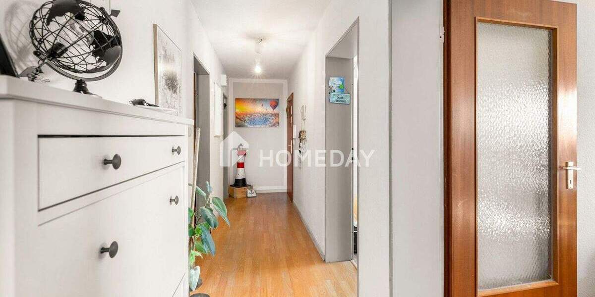 Charmante 3-Zimmer-Dachgeschosswohnung mit Keller, Garage und schönem Ausblick 3 zimmer