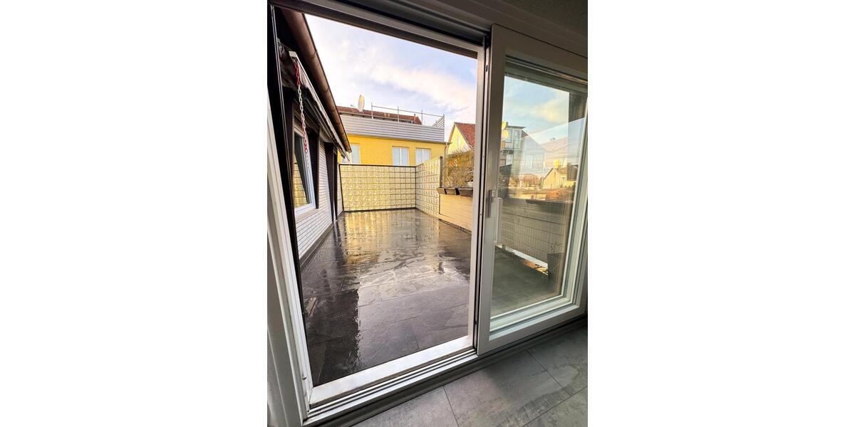 3,5-Zimmer-Terrassenwohnung mit EBK & großer Terrasse 3.5 zimmer