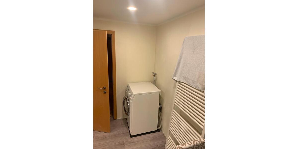 Geräumige Drei Zimmerwohnung im DG 3 zimmer