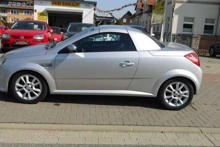 Opel Tigra 163.387 km 2.800 € Giesen 31180