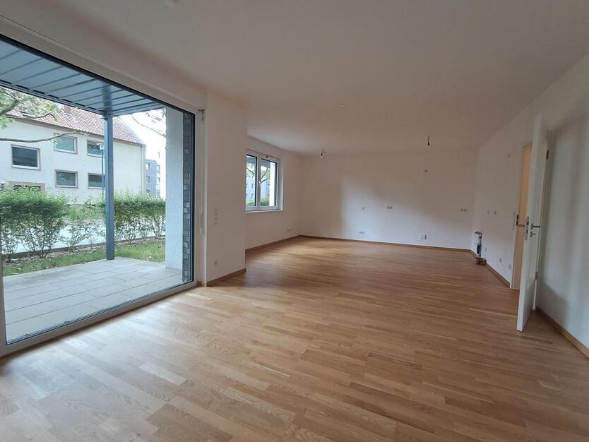 Moderne 3-Zimmer-Wohnung mit Terrasse und eigenem Gartenanteil