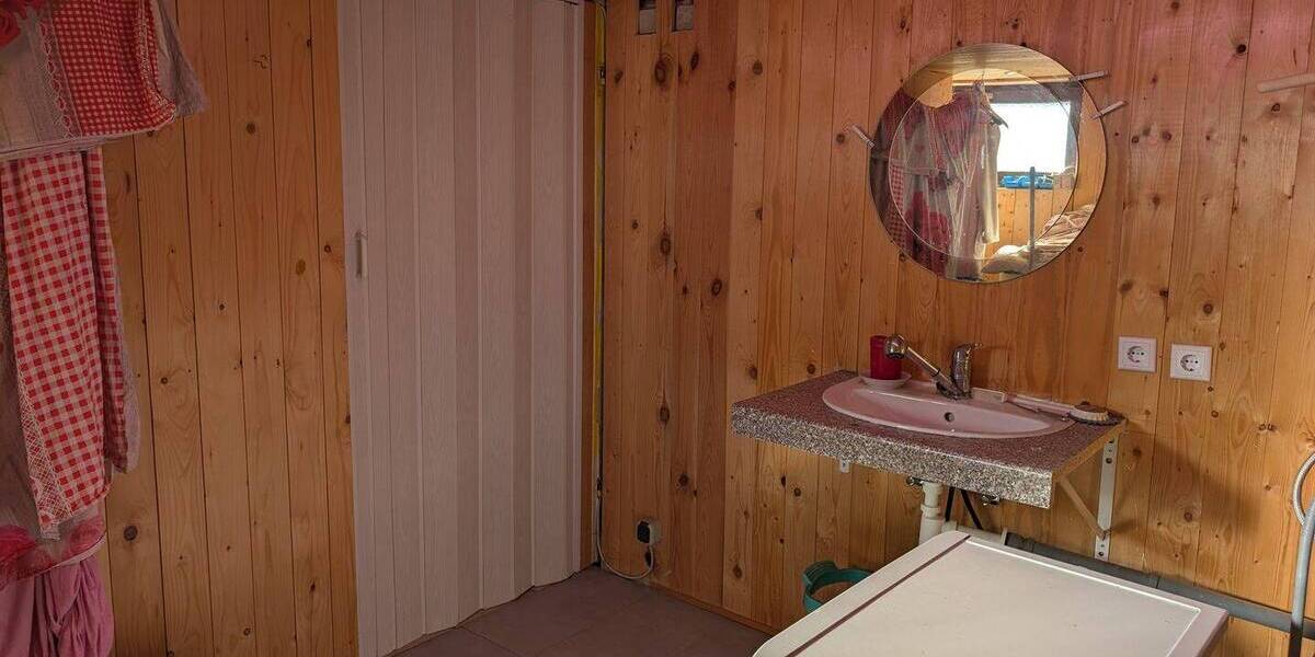 Geräumiges Zweifamilienhaus in ruhiger Ortsrandlage 7 zimmer