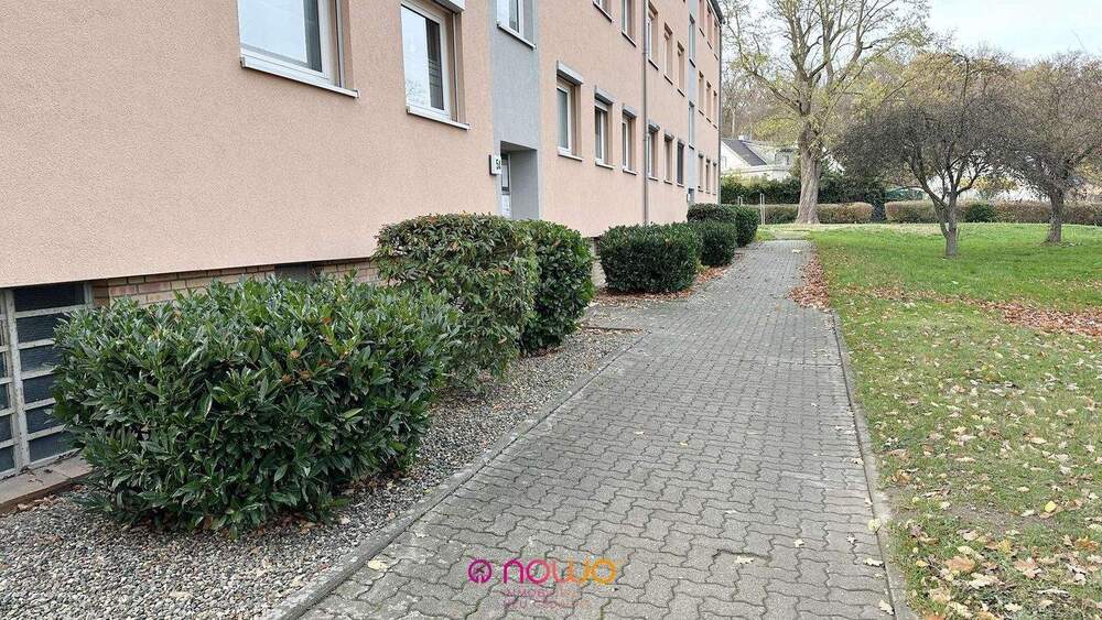 Modernisierte Erdgeschoss-Eigentumswohnung mit Balkon, Einbauküche und Garage in Salzgitter-Thiede 3 zimmer