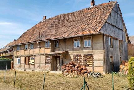 Fachwerkhaus (Denkmalgeschützt) Stark sanierungsbedürftiges.