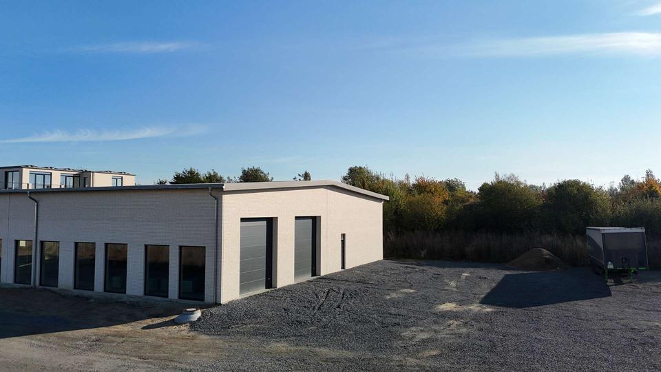 Gewerbe-KFZ-Halle – modern und ideal für PKWs und LKWs oder als Prüfstelle! zimmer