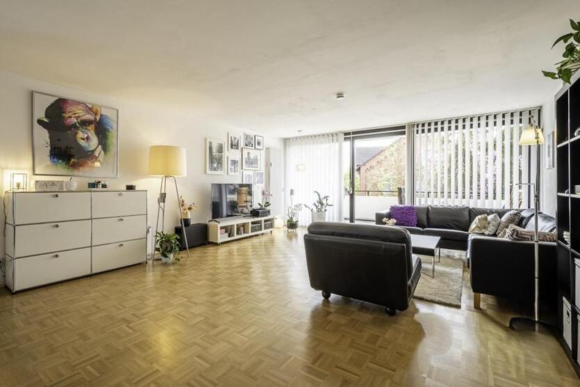 Moderne Wohnung mit Tiefgarage und 2 Balkonen in Südseenähe