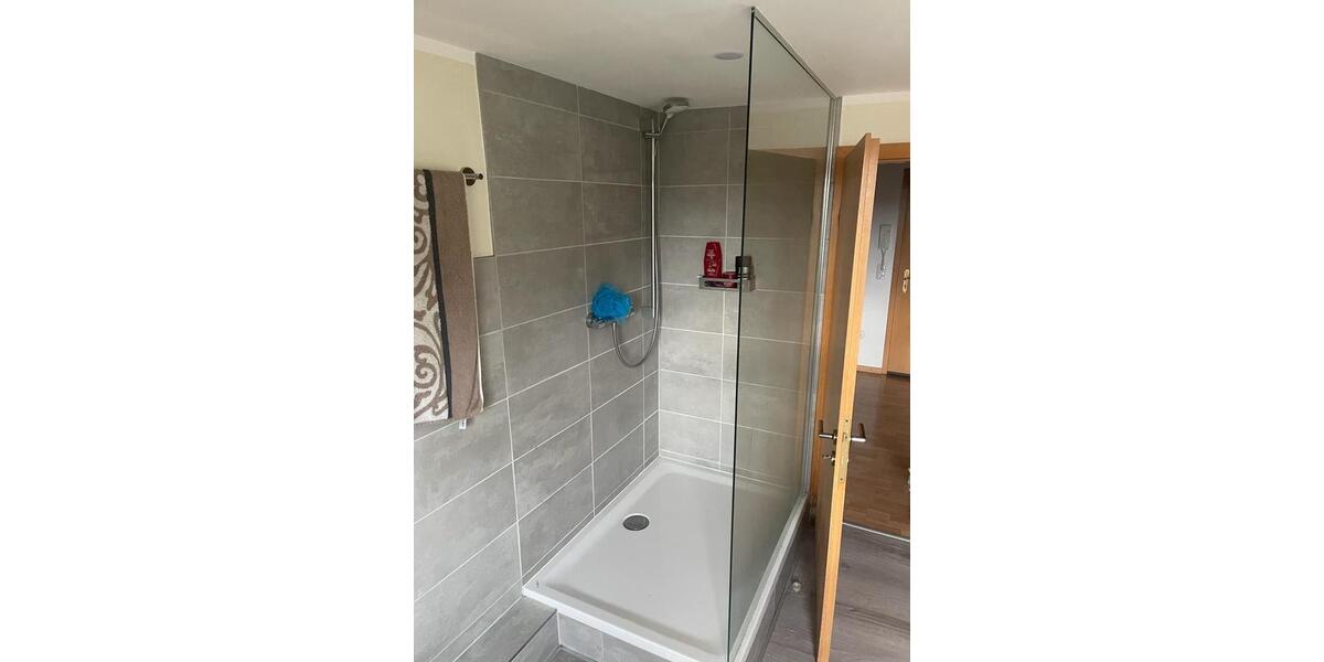 Geräumige Drei Zimmerwohnung im DG 3 zimmer