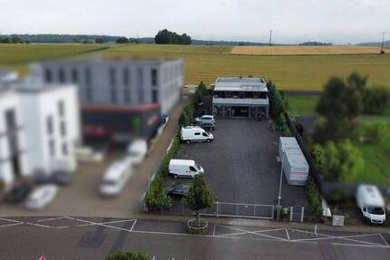 Gewerbehalle mit Büro und Wohnung für Betriebsleiter