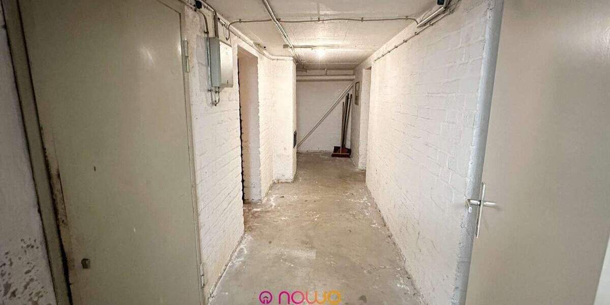 Modernisierte Erdgeschoss-Eigentumswohnung mit Balkon, Einbauküche und Garage in Salzgitter-Thiede 3 zimmer