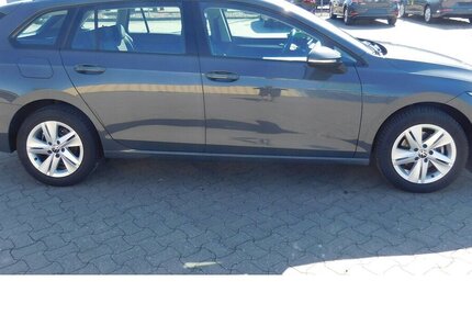 VW Golf Variant VIII 2.0 TDI BMT Life Comfortli 30.000 km 22.990 € Vordorf 38533