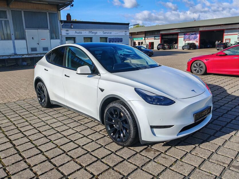 Tesla Model Y 48.842 km 32.970 € Braunschweig 38112