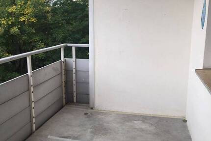3. OG - FAHRSTUHL IM HAUS - Nachmieter gesucht - Tolles großes WohnZimmer, gemütliche Loggia - Tageslichtbad mit Wanne