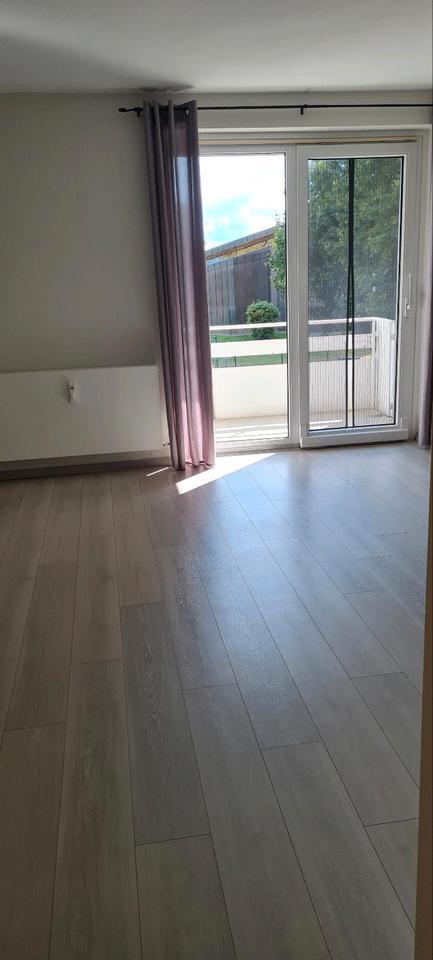 2 Zimmer Wohnung mit Balkon und Autostellplatz, in SZ Krähenriede