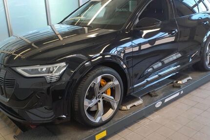 Audi e-tron 24.000 km 43.950 &euro; Salzgitter 38259