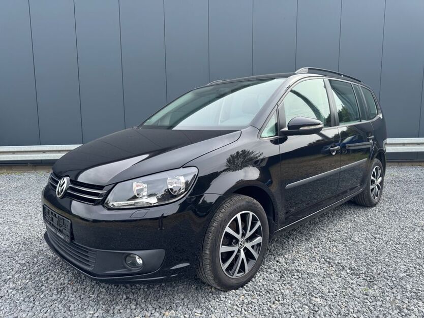 VW Touran 160.700 km 8.900 € Braunschweig 38110
