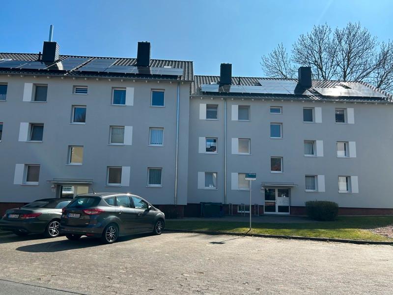 Frisch renoviert- gestrichen und tapeziert!