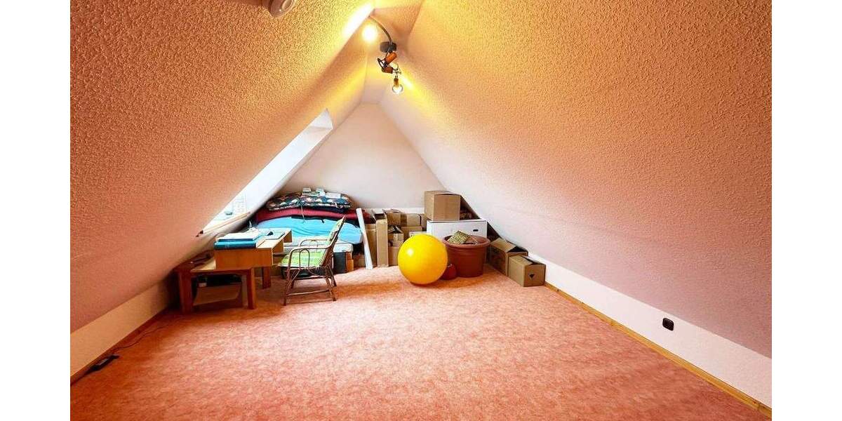 Mehr Raum als gedacht - Doppelhaushälfte mit 2 Carports, ausgebautem Spitzboden & Südwestterrasse 5 zimmer