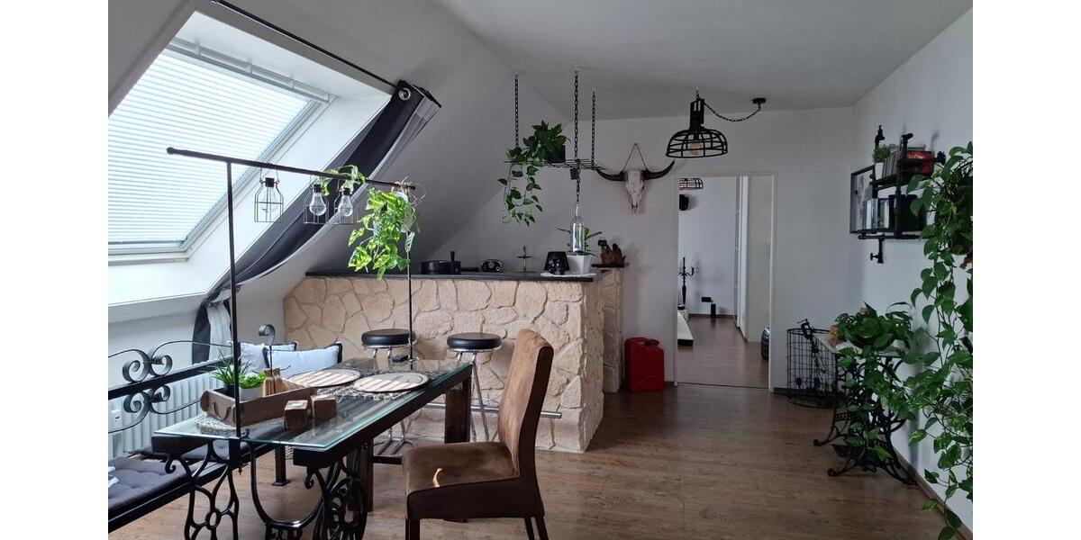 Schöne stilvolle Eigentumswohnung im DG, 3 Zi.,Balkon, Garage 3 zimmer