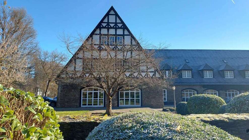 Büro in Ober-Mörlen 2.695 € 257 m²