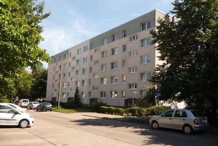 Wohnung zum Mieten in Schwerin 365 € 54.89 m²