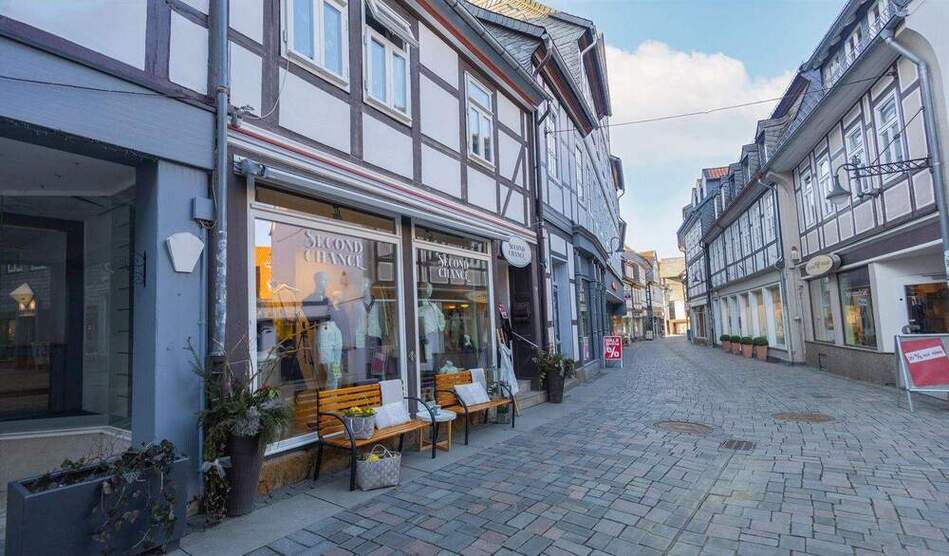 Stilvoll modernisiertes Zweifamilien-Fachwerkhaus mit Gewerbeeinheit im Herzen der Goslarer Altstadt 9 zimmer