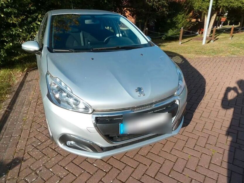 Peugeot 208 18.750 km 9.600 € Langelsheim 38685
