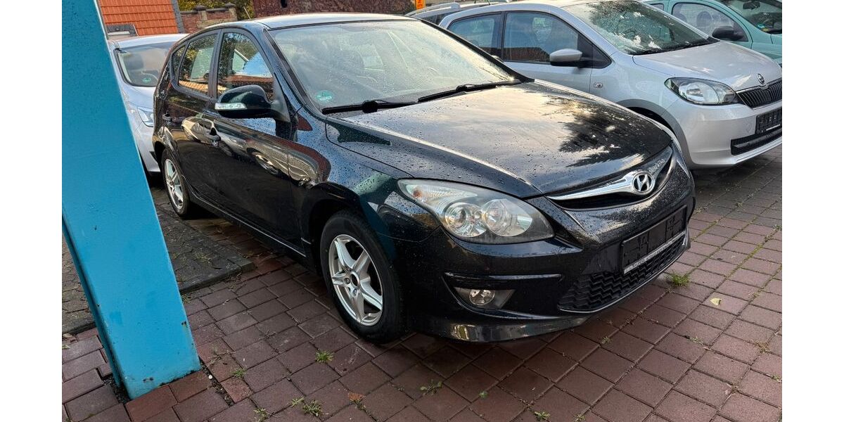 Hyundai i30 235.000 km 2.550 € Wolfenbüttel (Halchter) 38304