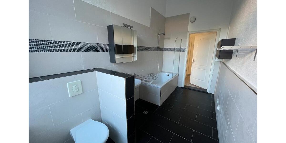 Hochparterre Hildesheim - 4 Zimmer, 103 m&sup2;, 1.140&euro; | Angebot:26233635