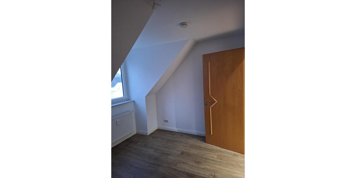 Dachgeschoßwohnung Edemissen - 4 Zimmer, 122 m&sup2;, 900&euro; | Angebot:25804869
